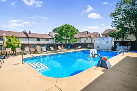 Exterior - 1405 E Vernon Ave #4, Normal, IL 61761 photo 3 of 4