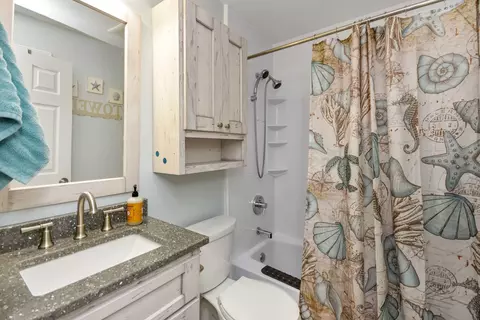 Bath - 1405 E Vernon Ave #4, Normal, IL 61761 photo 1 of 1