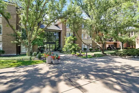 2 Oak Brook Club Dr #B311, Oak Brook, IL 60523
