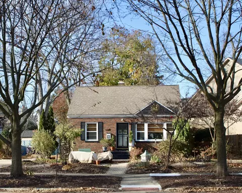 507 N Webster St, Naperville, IL 60563