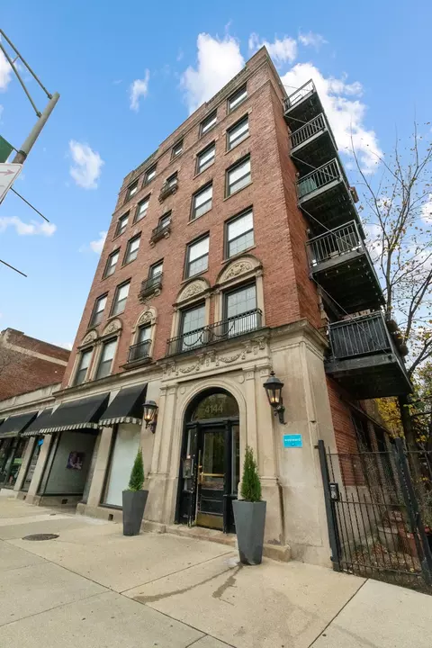 4144 N Sheridan Rd #303, Chicago, IL 60613