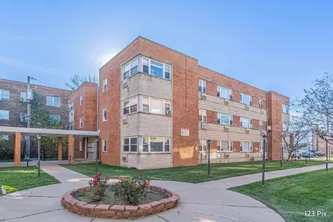 2409 W Balmoral Ave #1E, Chicago, IL 60625