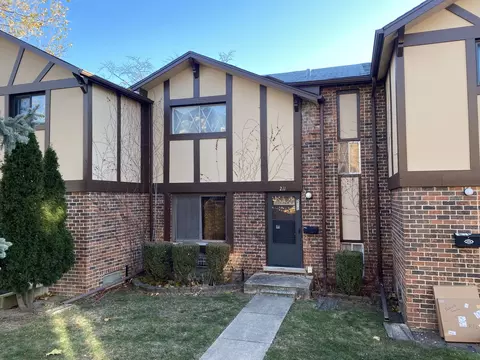 1 S211 Ingersoll Ln, Villa Park, IL 60181