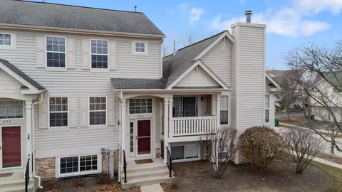 893 Essex Cir, Grayslake, IL 60030