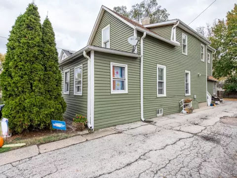 611 N Jackson St, Waukegan, IL 60085
