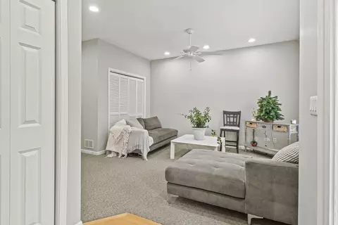 265 N West St, Wheaton, IL 60187 photo 10