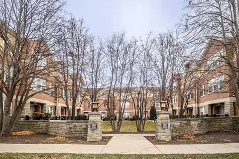 265 N West St, Wheaton, IL 60187