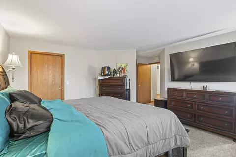 Bedroom - 2076 Constitution Ct, Elgin, IL 60123 photo 2 of 4