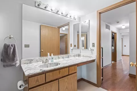 Bath - 2076 Constitution Ct, Elgin, IL 60123 photo 2 of 2