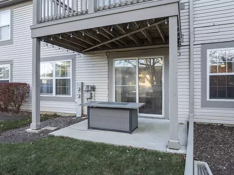 Exterior - 2076 Constitution Ct, Elgin, IL 60123 photo 4 of 5