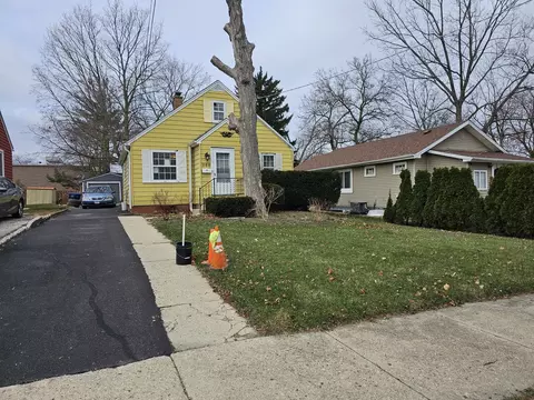 566 S Elmwood Ave S, Waukegan, IL 60085