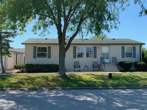 10655 W Silver Lake Dr, Frankfort, IL 60423