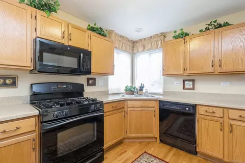 Kitchen - 1134 Sawmill Ln, Algonquin, IL 60102 photo 1 of 2
