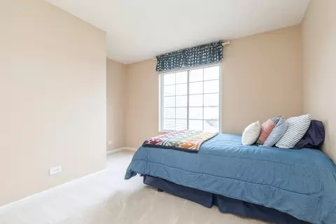 Bedroom - 1134 Sawmill Ln, Algonquin, IL 60102 photo 2 of 4