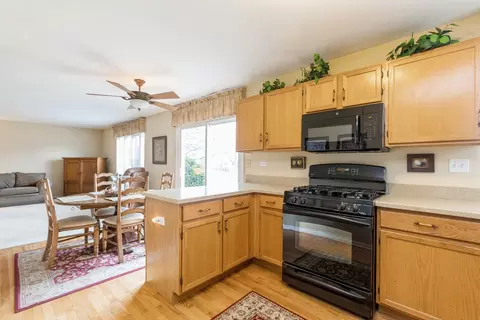 Kitchen - 1134 Sawmill Ln, Algonquin, IL 60102 photo 2 of 2
