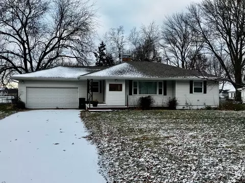 5102 Anne St, Sterling, IL 61081