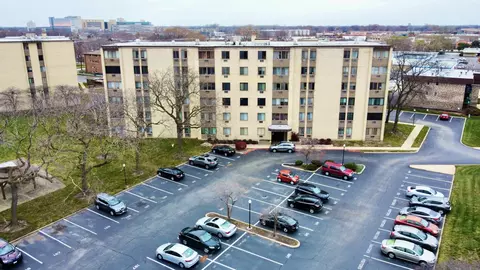 9720 S Pulaski Rd #209, Oak Lawn, IL 60453