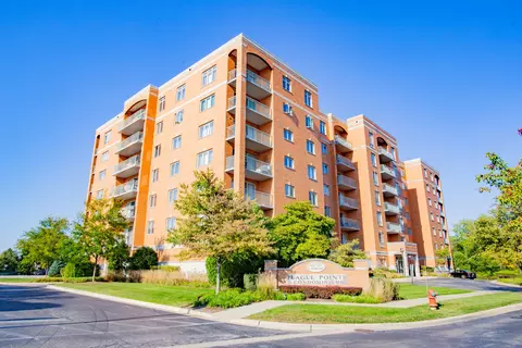6801 N Milwaukee Ave #311, Niles, IL 60714