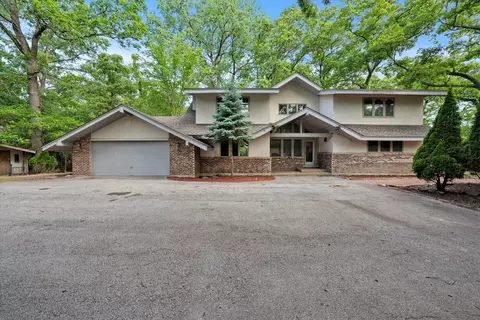 455 Beverly Pl, Lake Forest, IL 60045