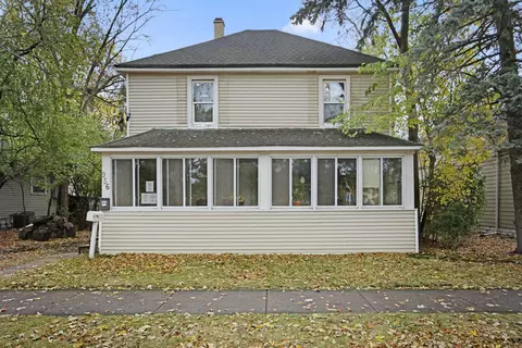 956 Chestnut St, Deerfield, IL 60015