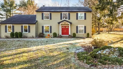 7457 Foxfire Dr, Crystal Lake, IL 60012