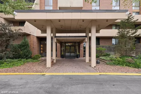 465 W Dominion Dr #903, Wood Dale, IL 60191