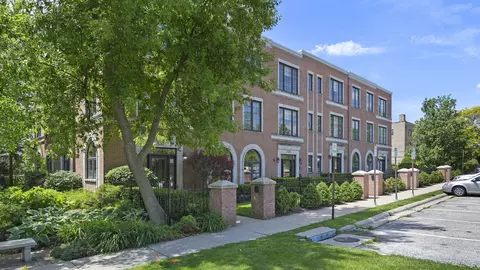 632 La Salle Pl #D, Highland Park, IL 60035
