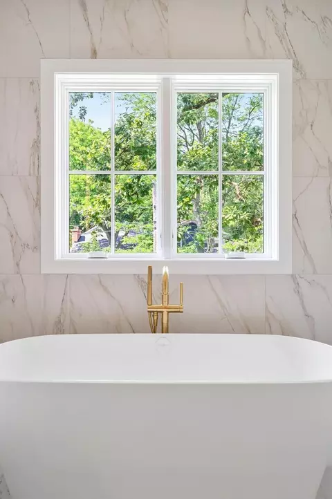 Bath - 747 Walden Rd, Winnetka, IL 60093 photo 5 of 17
