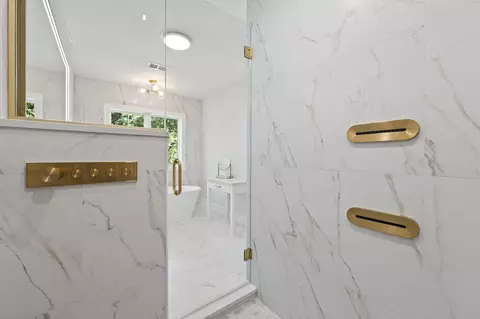 Bath - 747 Walden Rd, Winnetka, IL 60093 photo 7 of 17
