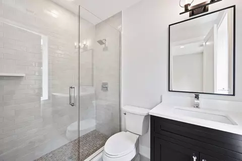 Bath - 747 Walden Rd, Winnetka, IL 60093 photo 13 of 17