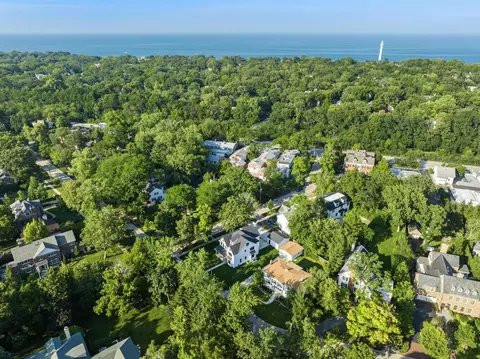 View/Area - 747 Walden Rd, Winnetka, IL 60093 photo 2 of 3