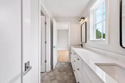 Entry Way - 747 Walden Rd, Winnetka, IL 60093 photo 5 of 6