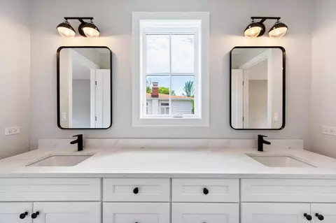 Bath - 747 Walden Rd, Winnetka, IL 60093 photo 9 of 17