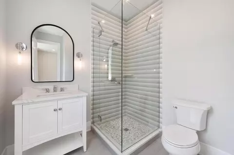 Bath - 747 Walden Rd, Winnetka, IL 60093 photo 8 of 17