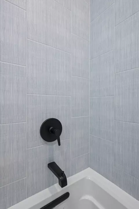 Bath - 747 Walden Rd, Winnetka, IL 60093 photo 11 of 17
