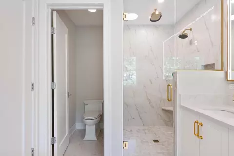 Bath - 747 Walden Rd, Winnetka, IL 60093 photo 6 of 17