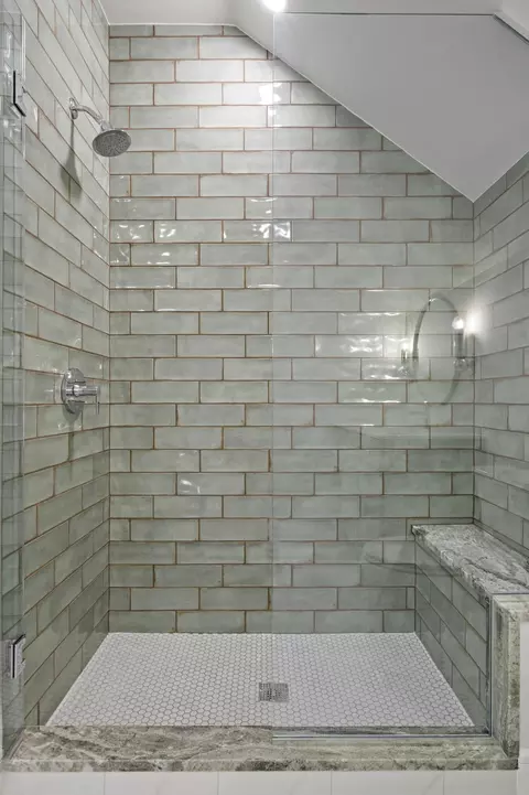 Bath - 747 Walden Rd, Winnetka, IL 60093 photo 14 of 17