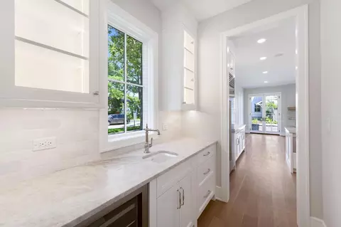 Entry Way - 747 Walden Rd, Winnetka, IL 60093 photo 3 of 6