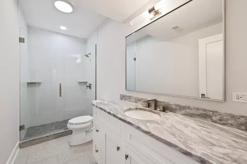 Bath - 747 Walden Rd, Winnetka, IL 60093 photo 16 of 17