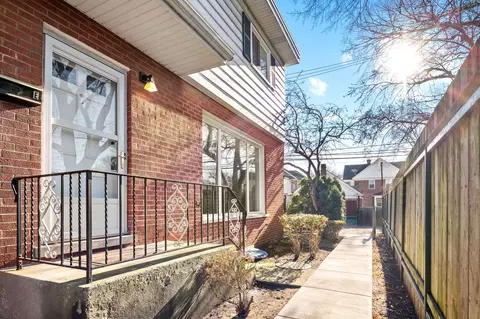 2139 W Farwell Ave #E, Chicago, IL 60645 photo 2