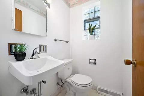 2139 W Farwell Ave #E, Chicago, IL 60645 photo 14