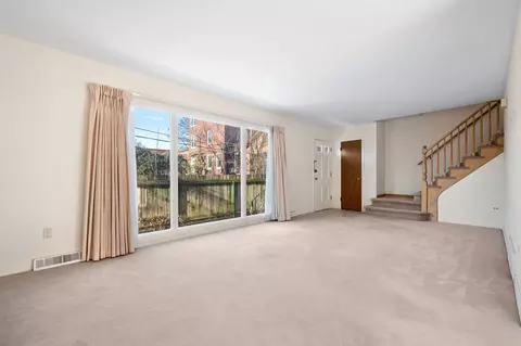 2139 W Farwell Ave #E, Chicago, IL 60645 photo 3