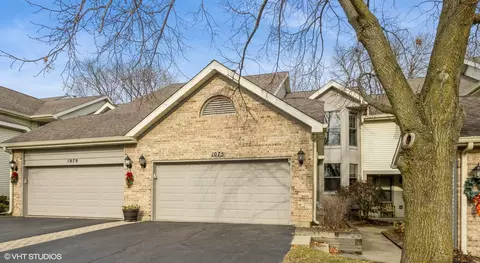 1075 N Auburn Woods Dr, Palatine, IL 60067