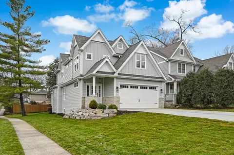2 Oxford Ave, Clarendon Hills, IL 60514