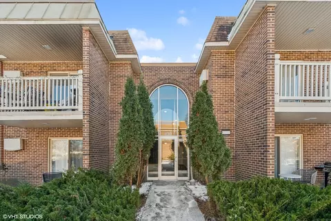 430 N Wilke Rd #203, Palatine, IL 60074