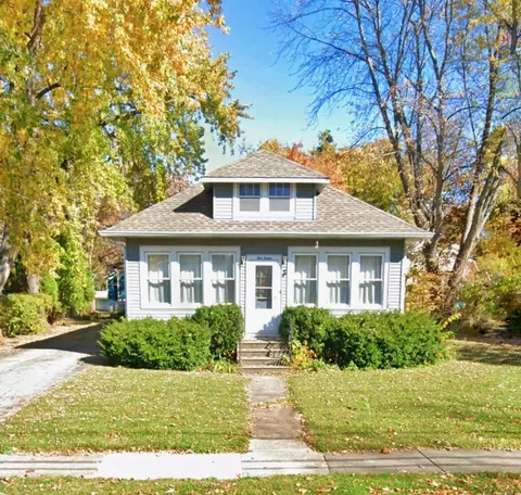 512 Lake St, Crystal Lake, IL 60014