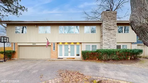 1220 Lynn Ter, Highland Park, IL 60035