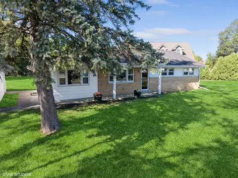 1500 N Evergreen Ave, Arlington Heights, IL 60004