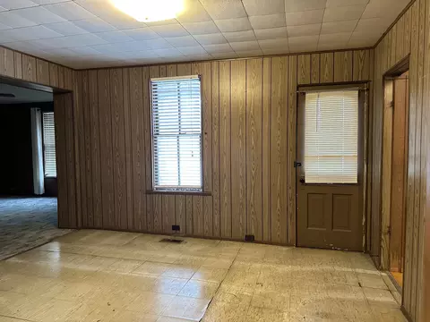 Living - 15395 Hazel Rd, Morrison, IL 61270 photo 4 of 5