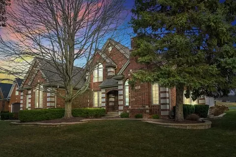 2441 Legacy Dr, Aurora, IL 60502